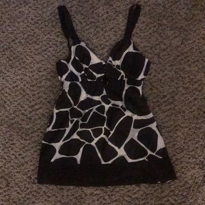 CUTE, low peek sleek top